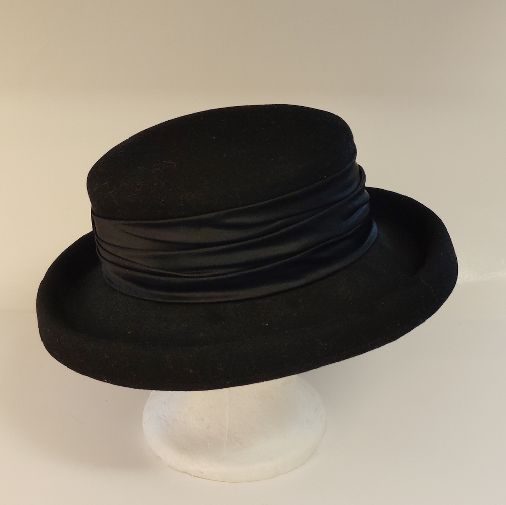 Elegant Black Hat - Picture 3 of 7